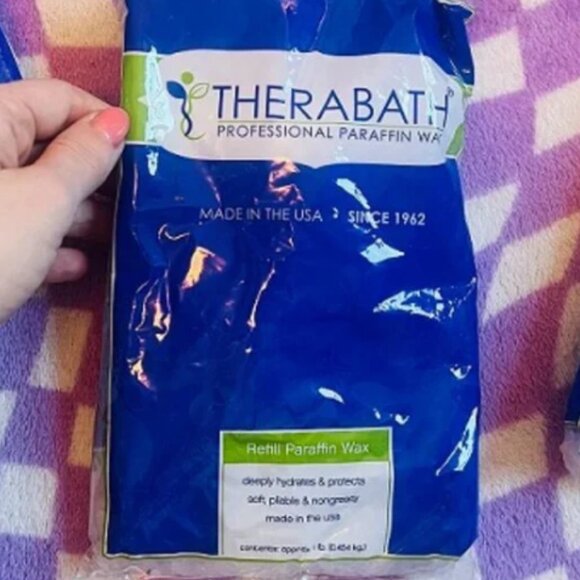 6lbs Therabath lavender scented paraffin wax, Revlon mittens & 18 plastic liners - Picture 2 of 7